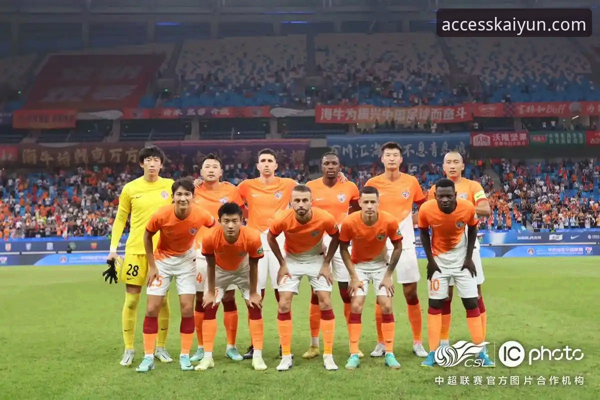 青岛海牛3-1掀翻上港：一场跨越13年的逆袭，在kaiyun体育见证中超格局重塑